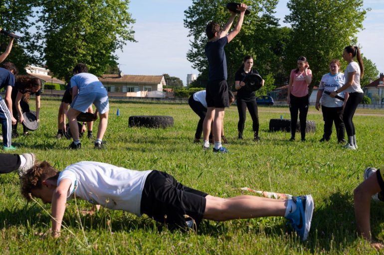 Les élèves ont participé à un parcours de type Ninja Warrior, une course d’orientation, un Wod, et un tir laser. ©BA120