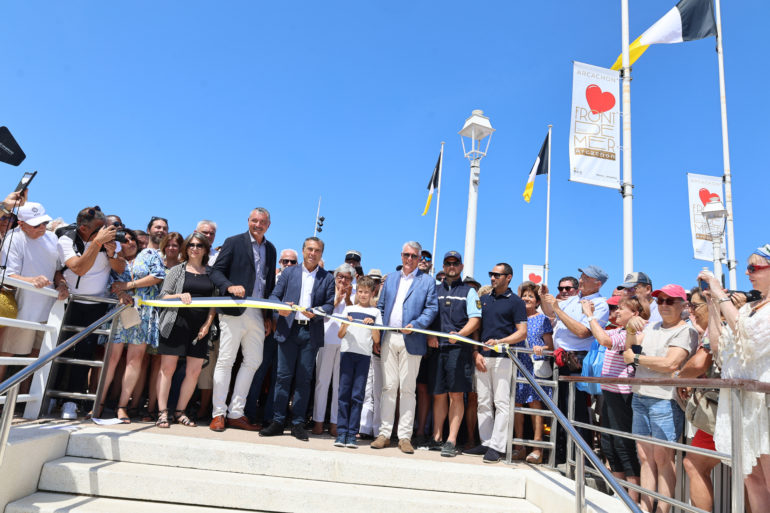 Le maire Yves Foulon, aux côtés du sous-préfet Jean-Louis Amat et du paysagiste Paul Trouillot, déclarait que « ce projet était inscrit au coeur de notre mandat, c’est un engagement tenu. Il a été pensé pour tous, piétons, cyclistes, familles et commerçants » ©JC Lauchas