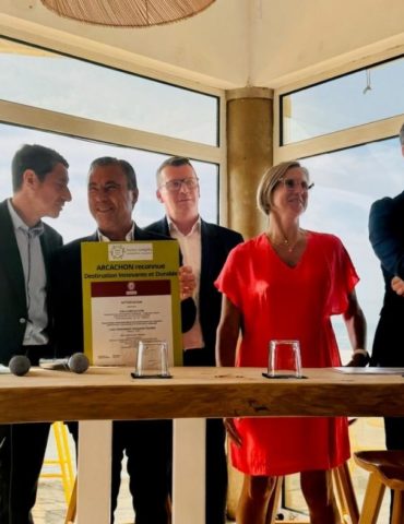 Le label Destination innovante durable (DID) est décerné par France Congrès événement et son président David Lisnard qui est également maire de Cannes. ©Ville d'Arcachon