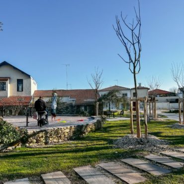 Fermé pour cause de travaux car en très mauvais état, le parc vient de rouvrir, entièrement rénové, arboré et doté d’un élégant mobilier urbain ©JC Lauchas