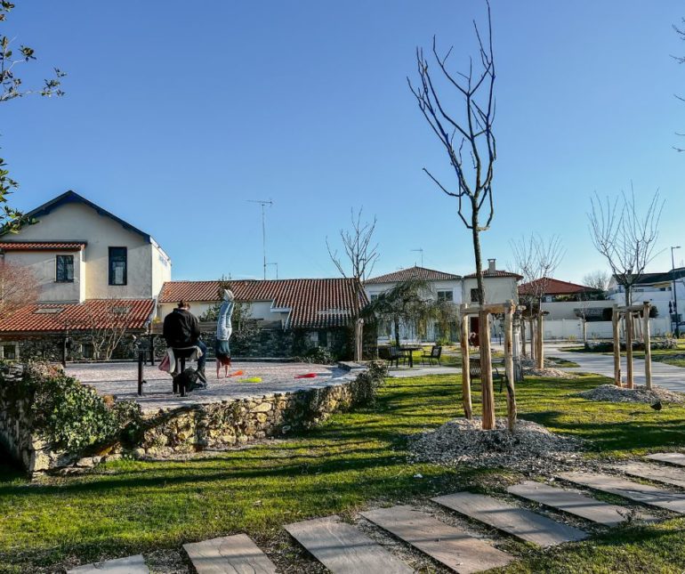 Fermé pour cause de travaux car en très mauvais état, le parc vient de rouvrir, entièrement rénové, arboré et doté d’un élégant mobilier urbain ©JC Lauchas