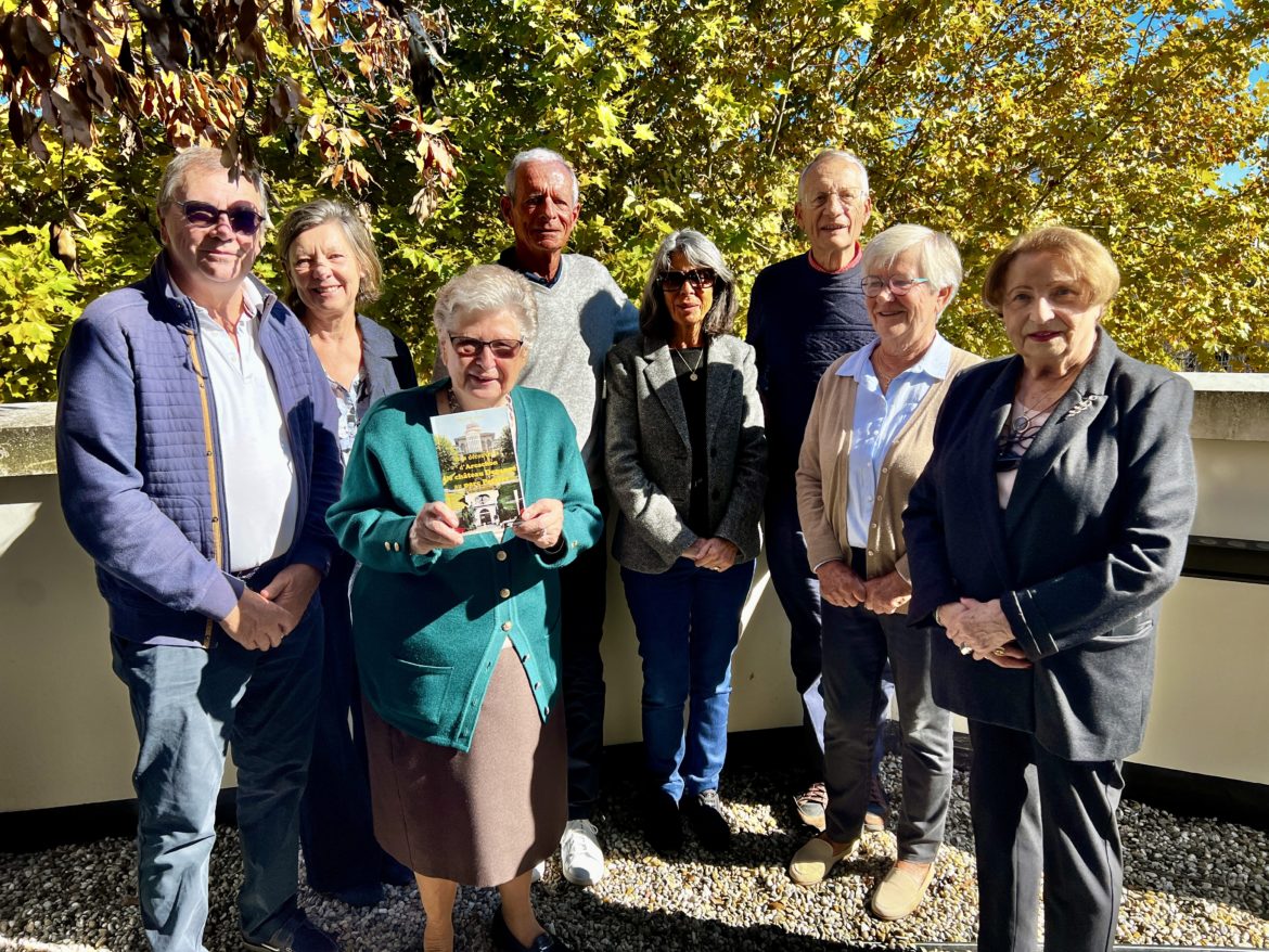 Ce guide s’adresse à ceux qui veulent connaître le centre-ville d’Arcachon, mais également à ceux qui croient le connaître ! Il a été réalisé avec Isabelle Dotte, Brigitte Duvernoy, Richard Funke, Nadia Giraud, Francis Hannoyer, Michel Troutaud et Nelly Sablayrolles. ©JC Lauchas