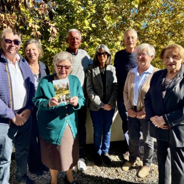 Ce guide s’adresse à ceux qui veulent connaître le centre-ville d’Arcachon, mais également à ceux qui croient le connaître ! Il a été réalisé avec Isabelle Dotte, Brigitte Duvernoy, Richard Funke, Nadia Giraud, Francis Hannoyer, Michel Troutaud et Nelly Sablayrolles. ©JC Lauchas