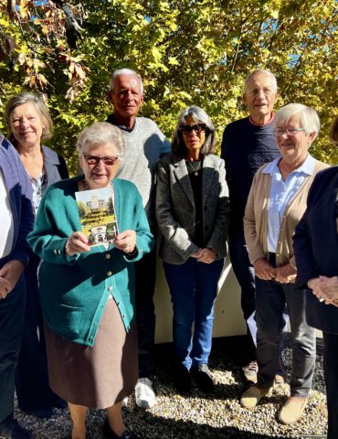 Ce guide s’adresse à ceux qui veulent connaître le centre-ville d’Arcachon, mais également à ceux qui croient le connaître ! Il a été réalisé avec Isabelle Dotte, Brigitte Duvernoy, Richard Funke, Nadia Giraud, Francis Hannoyer, Michel Troutaud et Nelly Sablayrolles. ©JC Lauchas
