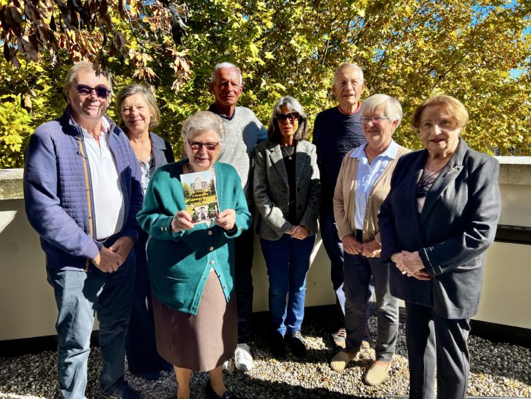 Ce guide s’adresse à ceux qui veulent connaître le centre-ville d’Arcachon, mais également à ceux qui croient le connaître ! Il a été réalisé avec Isabelle Dotte, Brigitte Duvernoy, Richard Funke, Nadia Giraud, Francis Hannoyer, Michel Troutaud et Nelly Sablayrolles. ©JC Lauchas