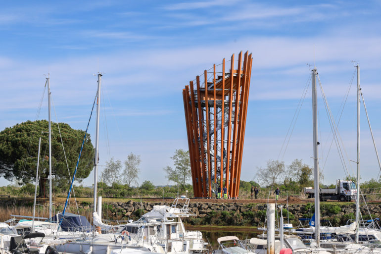 Cette plateforme de près de 20 m de haut est un véritable petit bijou architectural. ©JC Lauchas