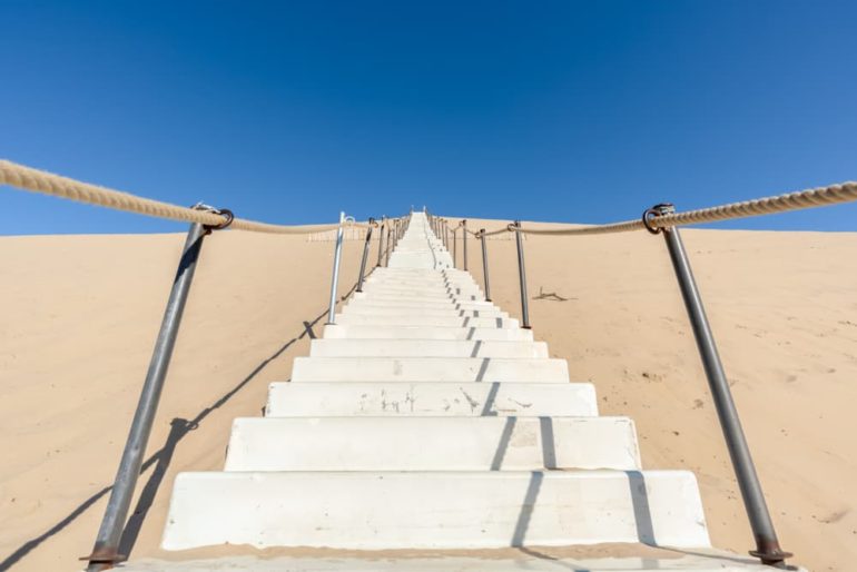 Vue des escaliers de la Dune du Pilat sur le Bassin d’Arcachon